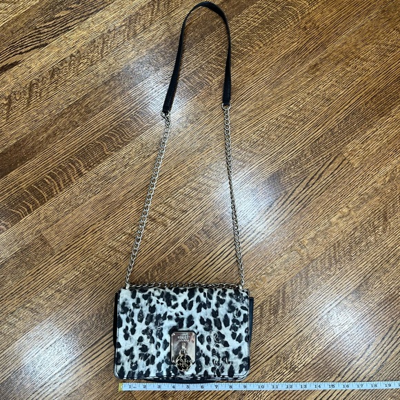 ‼️3/$30‼️ Guess leopard print crossbody bag - Picture 1 of 6